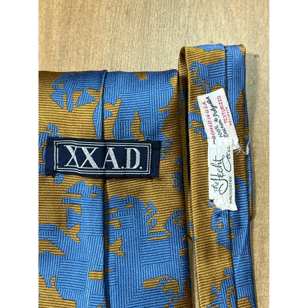 N/A vintage necktie